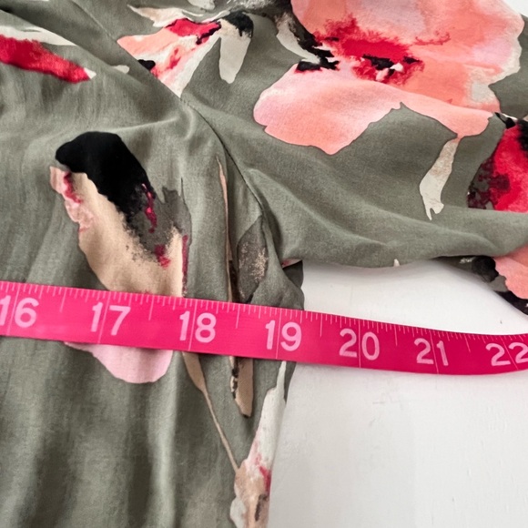 White House Black Market | S | 19” p2p - Picture 8 of 10